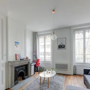 Bel Haussmannien Au Coeur Du 7eme Lyon