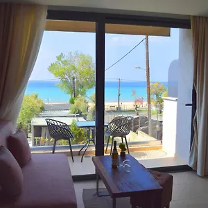 https://katrin-luxury-studios.hotelschalkidiki.net